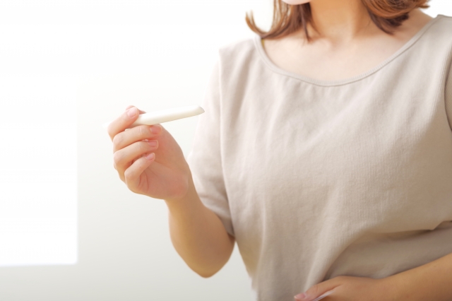妊娠検査薬の線はいつ濃くなる？注意すべき濃さの変化